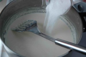 Adding sugar to thickened milk