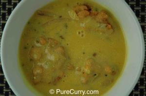 Punjabi Kadhi, Pakoras