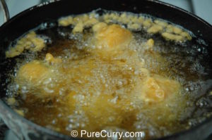 Batata Vada, frying