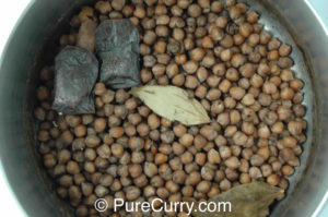 Amritsari Chole, chana, chickpeas, bay leaf, tea bag